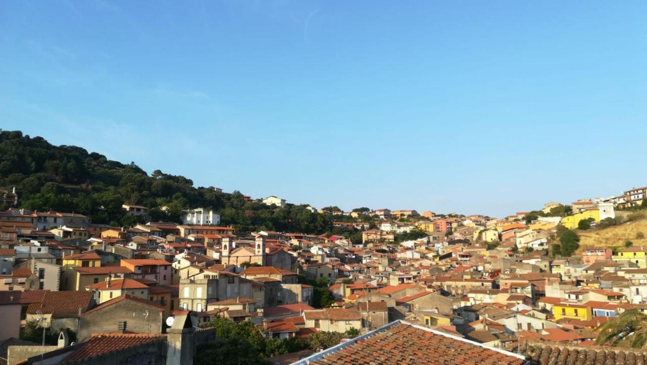 Deiana Acomodação com café da manhã Santu Lussurgiu Exterior foto