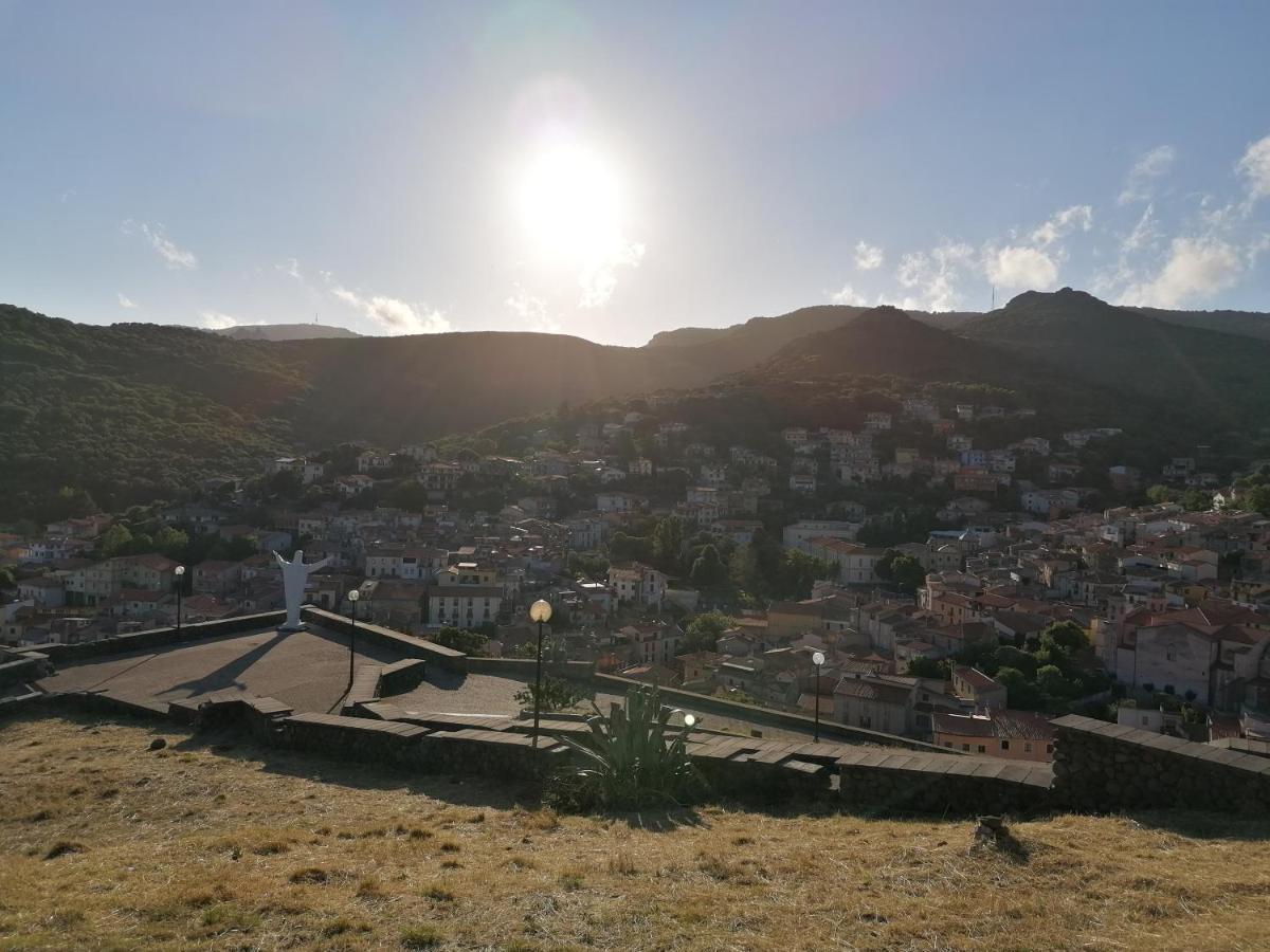 Deiana Acomodação com café da manhã Santu Lussurgiu Exterior foto
