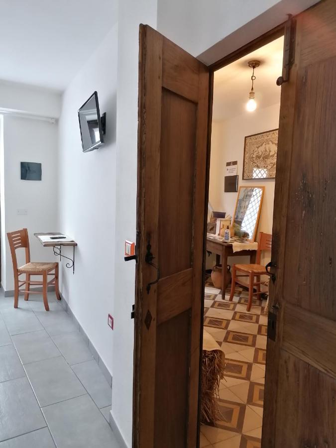 Deiana Acomodação com café da manhã Santu Lussurgiu Exterior foto
