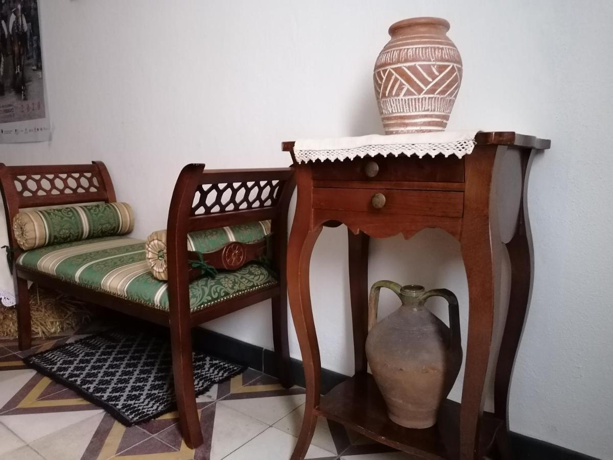 Deiana Acomodação com café da manhã Santu Lussurgiu Exterior foto