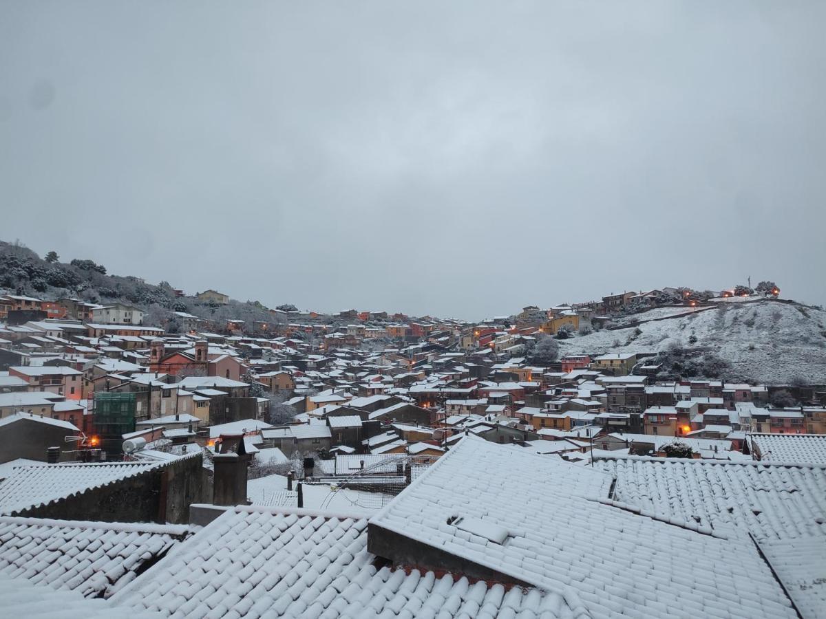 Deiana Acomodação com café da manhã Santu Lussurgiu Exterior foto