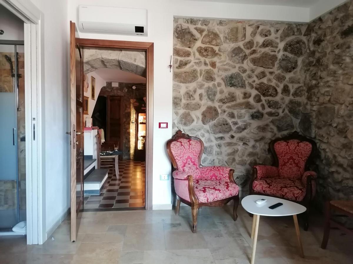 Deiana Acomodação com café da manhã Santu Lussurgiu Exterior foto